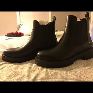 Simmi black dress boots.  Size  9 but runs small. About size 8. Brand new !